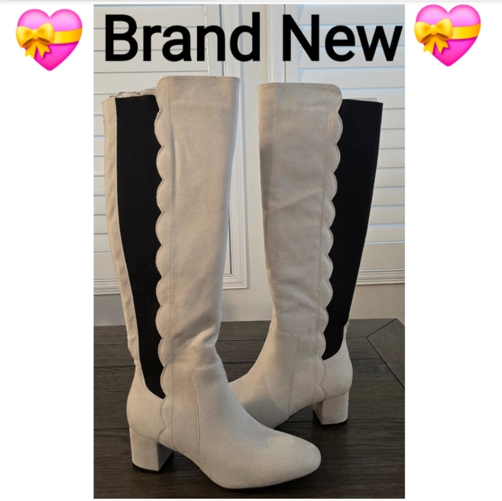 Knee High Light Grey Suede W/Elastic Black Boots by Boston Design Studio Size10